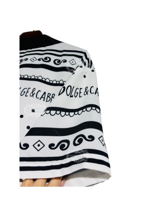 मोनोक्रोम पोल्का डॉट बॉर्डर छोटी आस्तीन वाली शर्ट | रेट्रो सिल्क-स्कार्फ़ लक्स