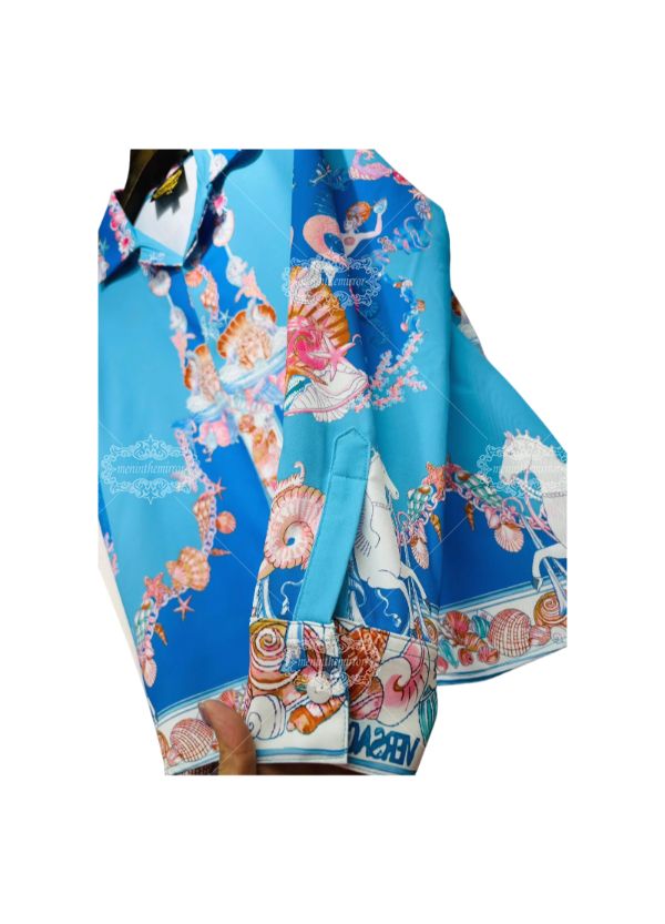 ब्लू कंट्रास्ट बारोक प्रतीक टी | गैलरी लक्स