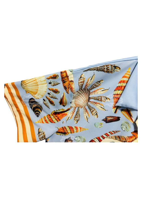 हल्का नीला सीशेल मैरीटाइम प्रिंट शर्ट | रेट्रो रिज़ॉर्ट शॉर्ट