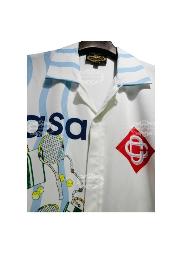 सफ़ेद और नीली वेव स्ट्राइप टेनिस एलिमेंट प्रिंट शर्ट | स्पोर्ट लक्स रिज़ॉर्ट लॉन्ग