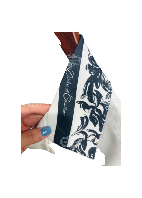 मोनोक्रोम बारोक टेक्स्ट प्रिंट शर्ट | लक्ज़री सफ़ेद और काला शॉर्ट