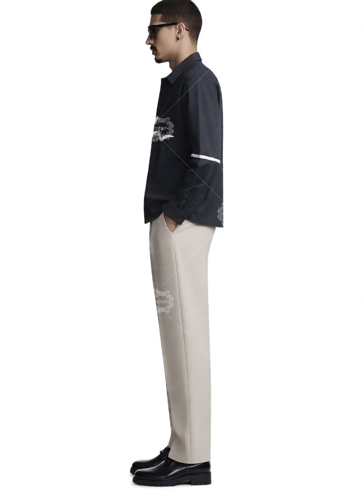 काली अमीरी स्क्रिप्ट लोगो शर्ट | अवकाश कॉलर