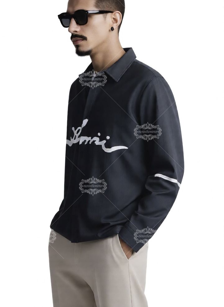 काली अमीरी स्क्रिप्ट लोगो शर्ट | अवकाश कॉलर