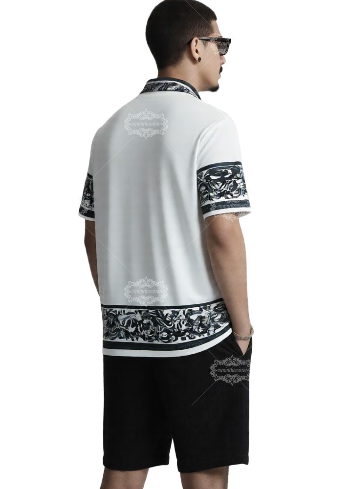 मोनोक्रोम बारोक टेक्स्ट प्रिंट शर्ट | लक्ज़री सफ़ेद और काला शॉर्ट